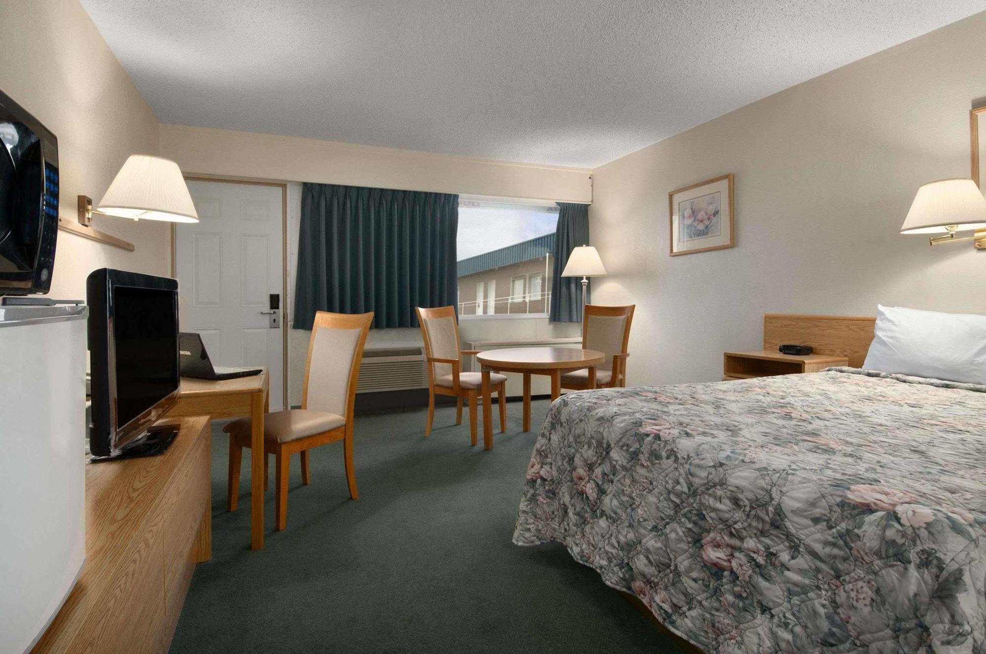 Skyview Swift Current Hotel Kültér fotó