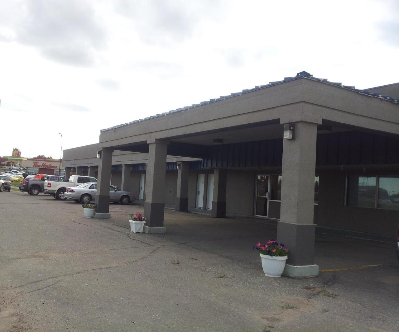 Skyview Swift Current Hotel Kültér fotó