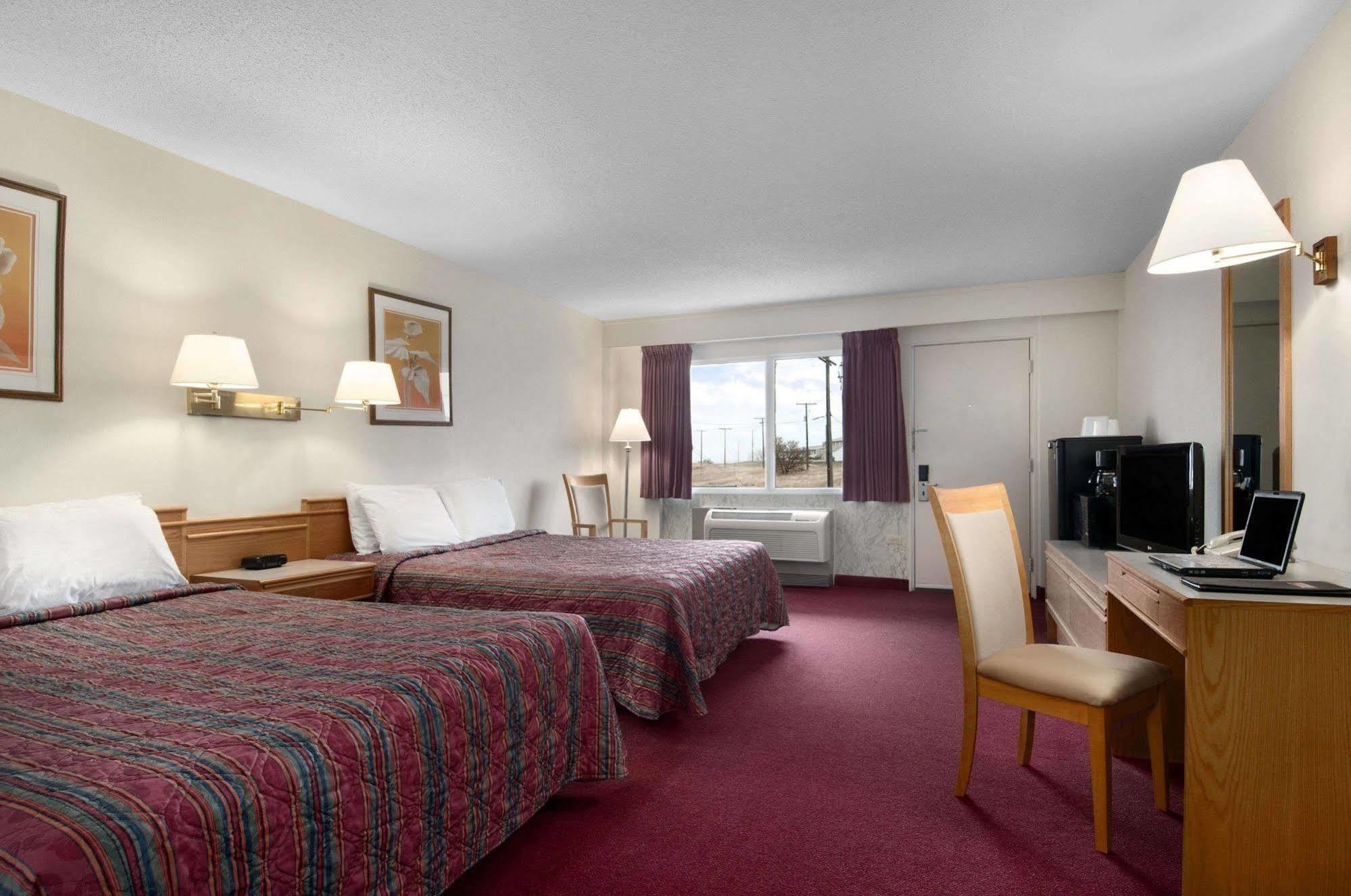 Skyview Swift Current Hotel Kültér fotó